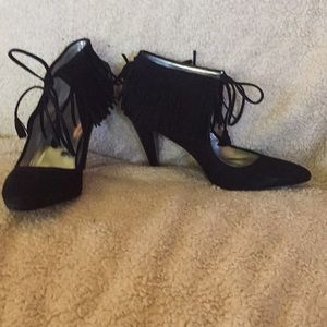 Fringe tied heels blk suede